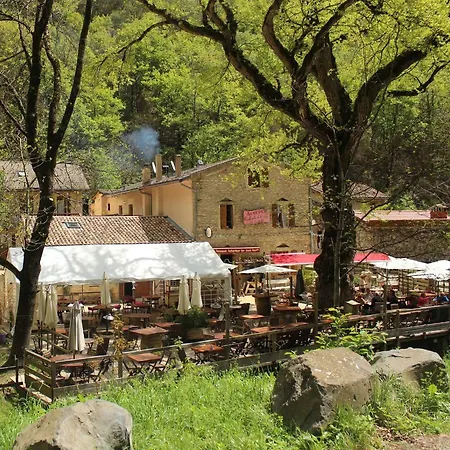 Hotel Logis Le Moulin De La Pipe 3*