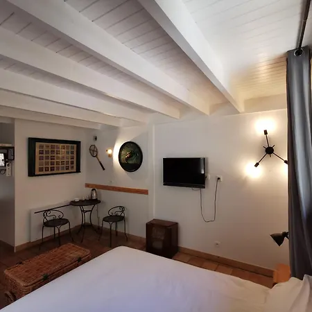 Hotell Logis Le Moulin De La Pipe 3*