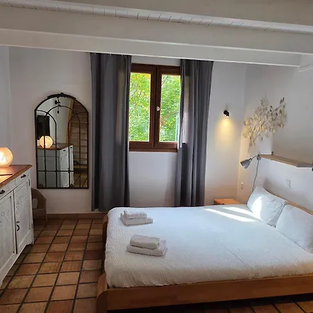 Hotell Logis Le Moulin De La Pipe 3*
